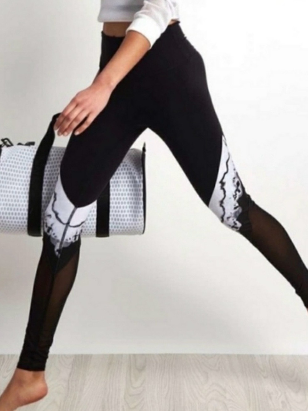 Alo Women's High Waist Verse Black White Performance Leggings. Mesh Calves Sz XS